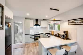 1/30 Meeanee Quay, Westshore