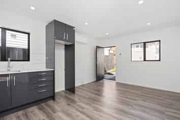 13A Springside Place, New Lynn