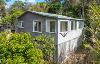 14 Sea View Road, Ostend
