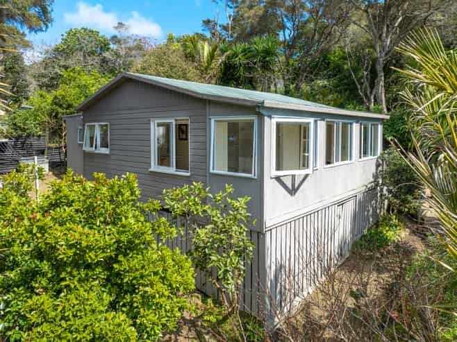 14 Sea View Road, Ostend