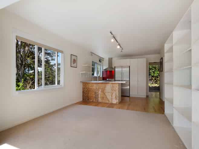 14 Sea View Road, Ostend