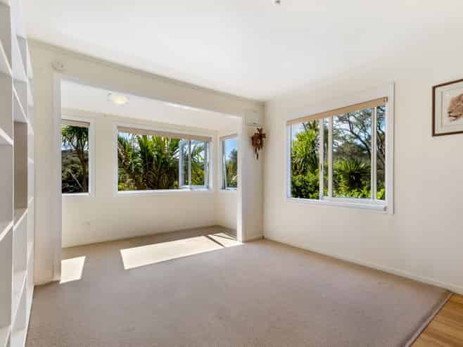 14 Sea View Road, Ostend