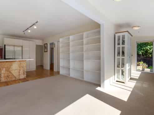 14 Sea View Road, Ostend