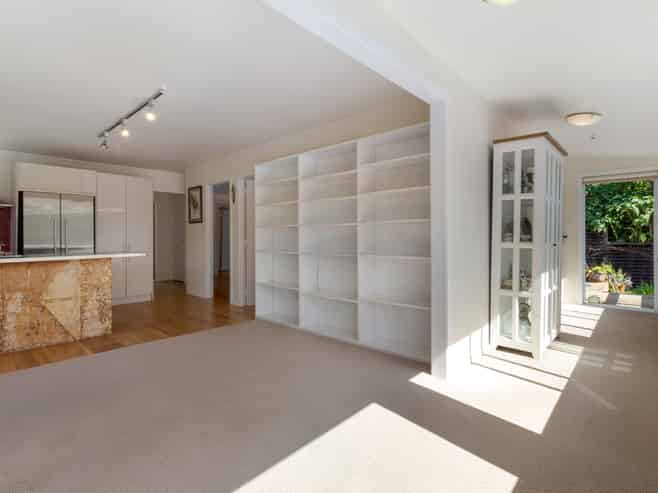 14 Sea View Road, Ostend