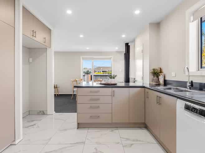 5A Rossiter Avenue, Redwood
