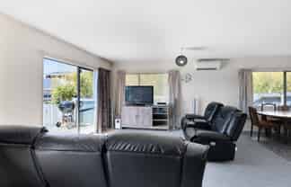 6 Italia Grove, Mount Wellington