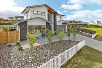 10 Syd Grant Crescent, Orewa