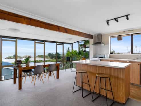 19 Seaview Road, Brighton