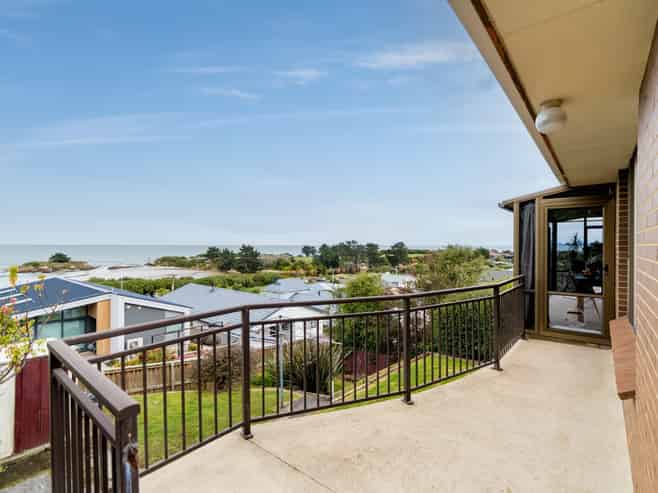 19 Seaview Road, Brighton