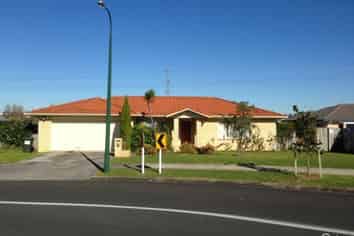53 Robin Brooke Drive, Flat Bush