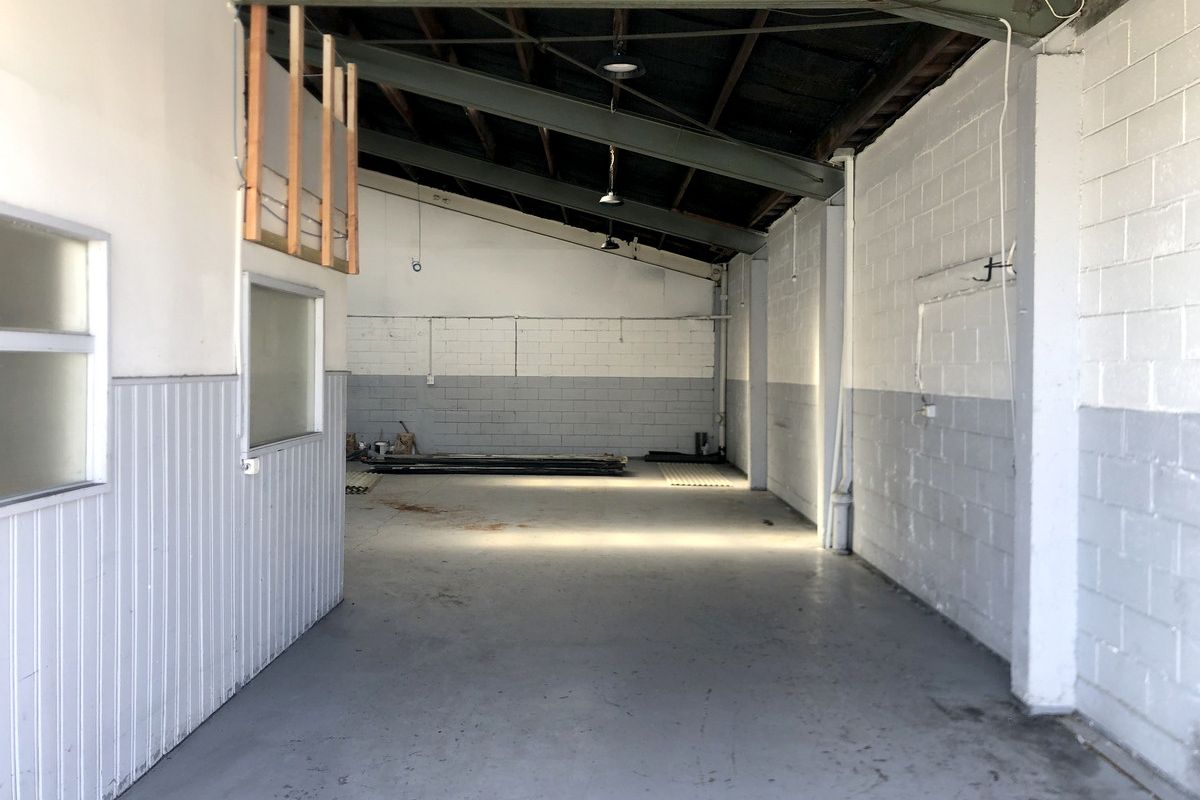 Industrial Unit in Great Location - Bild 2