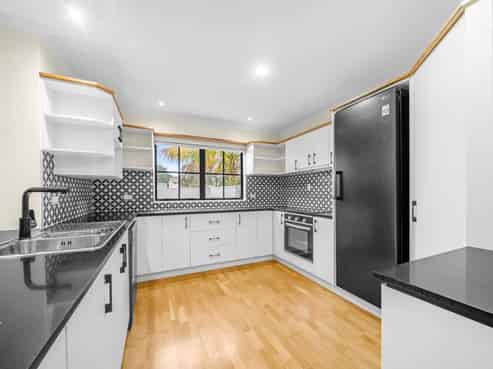 67 Marina View Drive, West Harbour