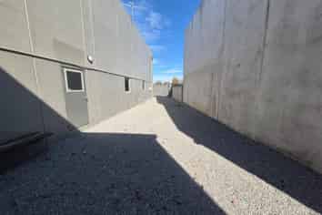 Warehouse with Great Parking