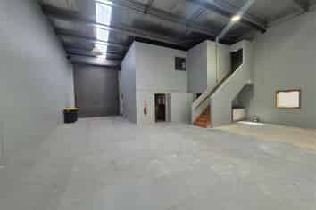 Warehouse with Great Parking