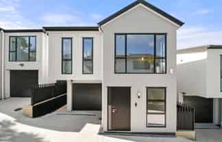 34B Ian Sage Avenue, Torbay