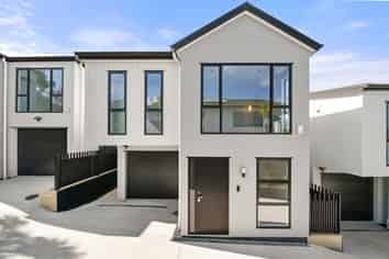 34B Ian Sage Avenue, Torbay