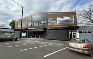 Fully refurbished city fringe showroom
