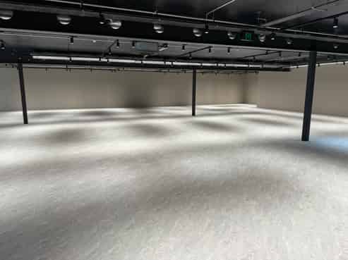 Fully refurbished city fringe showroom