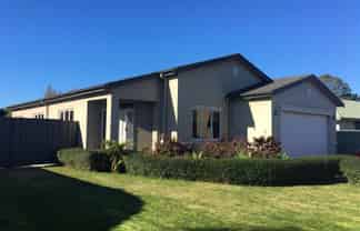 7 Delta Mews Place, Clive