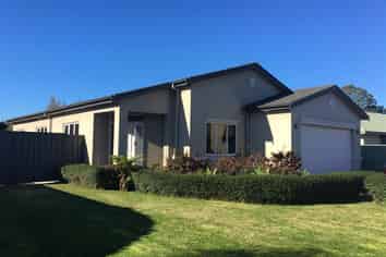 7 Delta Mews Place, Clive