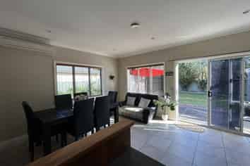 7 Delta Mews Place, Clive
