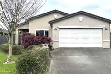 7 Delta Mews Place, Clive