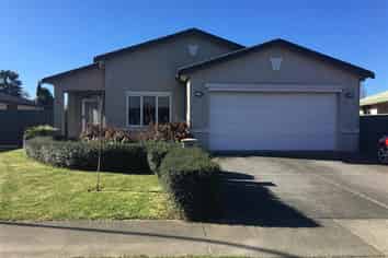 7 Delta Mews Place, Clive
