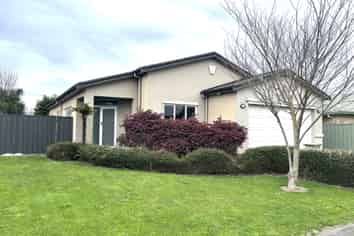 7 Delta Mews Place, Clive