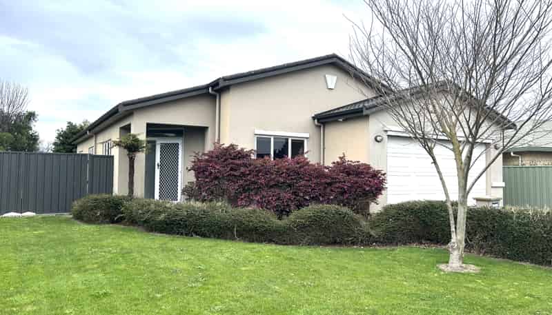 7 Delta Mews Place, Clive