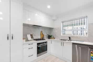 2/167 Russell Road, Manurewa