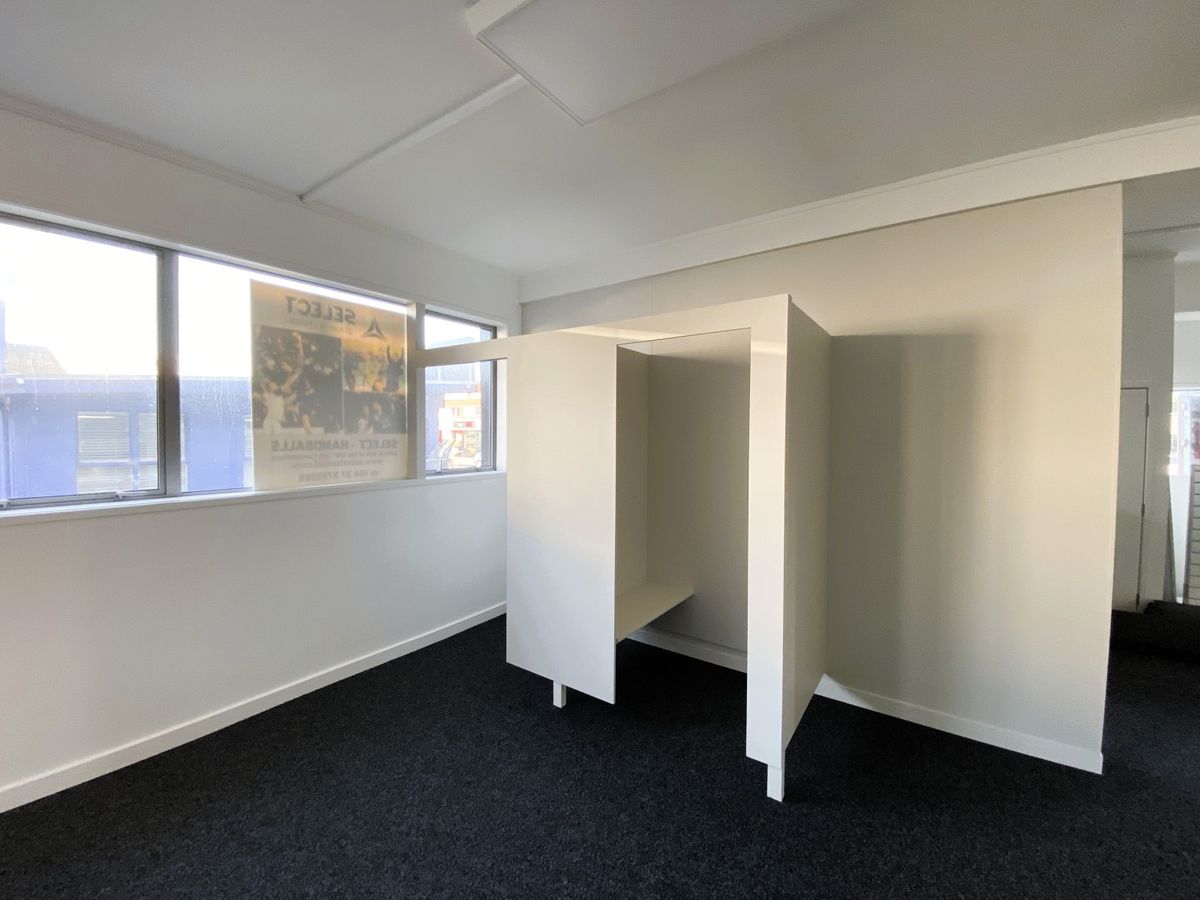 Ground Level Gem | 220 m² | Showroom/Office - Vista 6