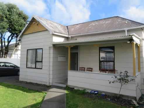 35 Bay Street, Petone