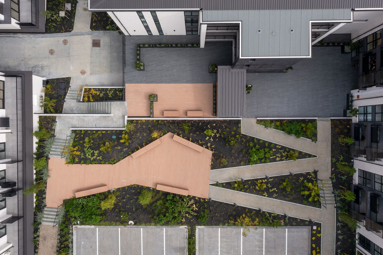 Stylish & Secure | Premium 1-Bed in Long Bay - Widok 4
