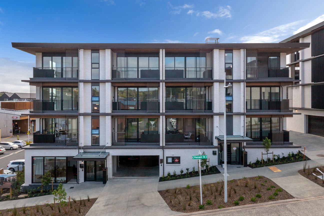 Stylish & Secure | Premium 1-Bed in Long Bay - Widok 5