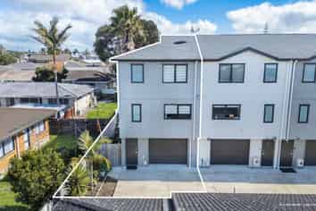 8/20 Charles Street, Papatoetoe