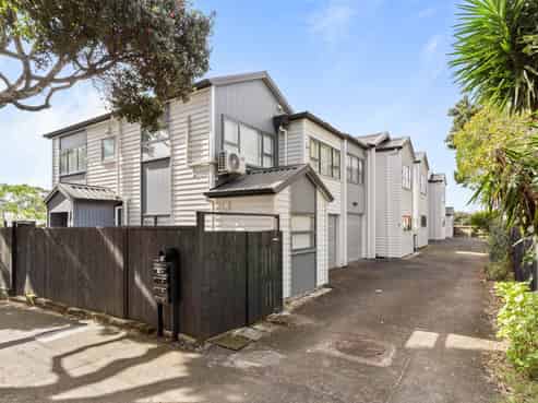 34A  Waddell Avenue, Point England