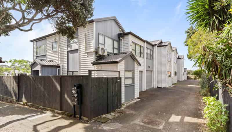 34A  Waddell Avenue, Point England