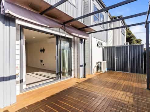 34A  Waddell Avenue, Point England