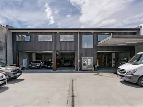 Prime commercial investment - long term tenant