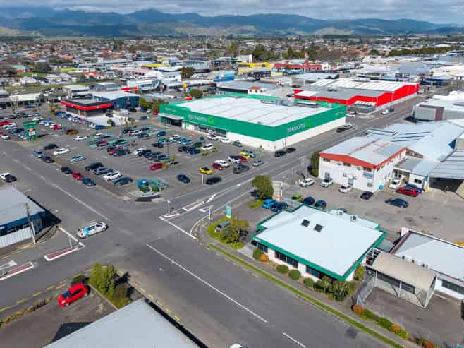 Prime Corner Commercial - Occupy or Lease