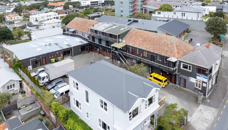2/369 Adelaide Road, Newtown