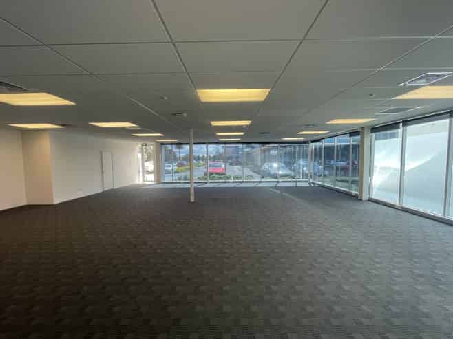 High-quality ground floor office with fit-out