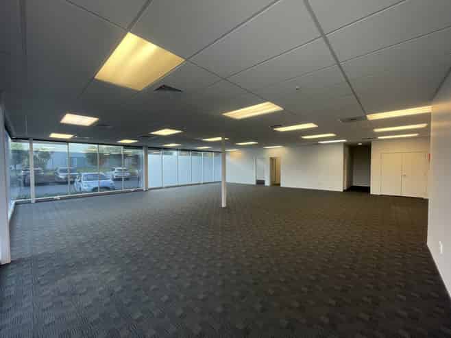 High-quality ground floor office with fit-out
