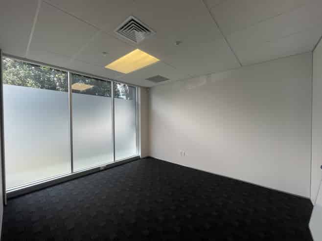 High-quality ground floor office with fit-out