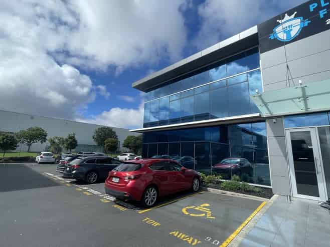 High-quality ground floor office with fit-out