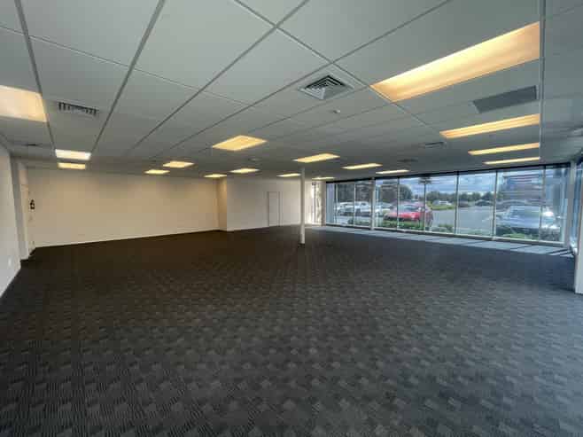 High-quality ground floor office with fit-out