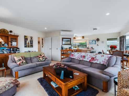 2/8 Kinder Street, Acacia Bay