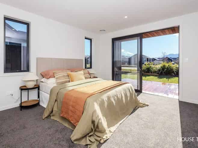 11 Katakata Street, Raglan