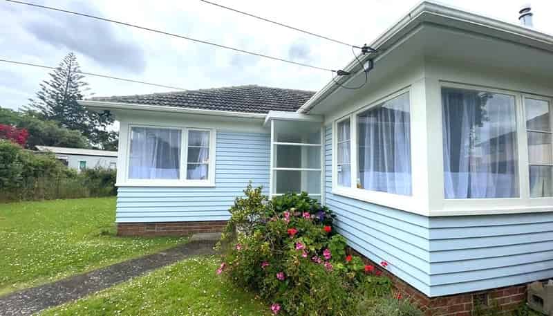 11 Robyn Place, Mangere East