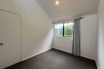 26 Orinda Close, Botany Downs